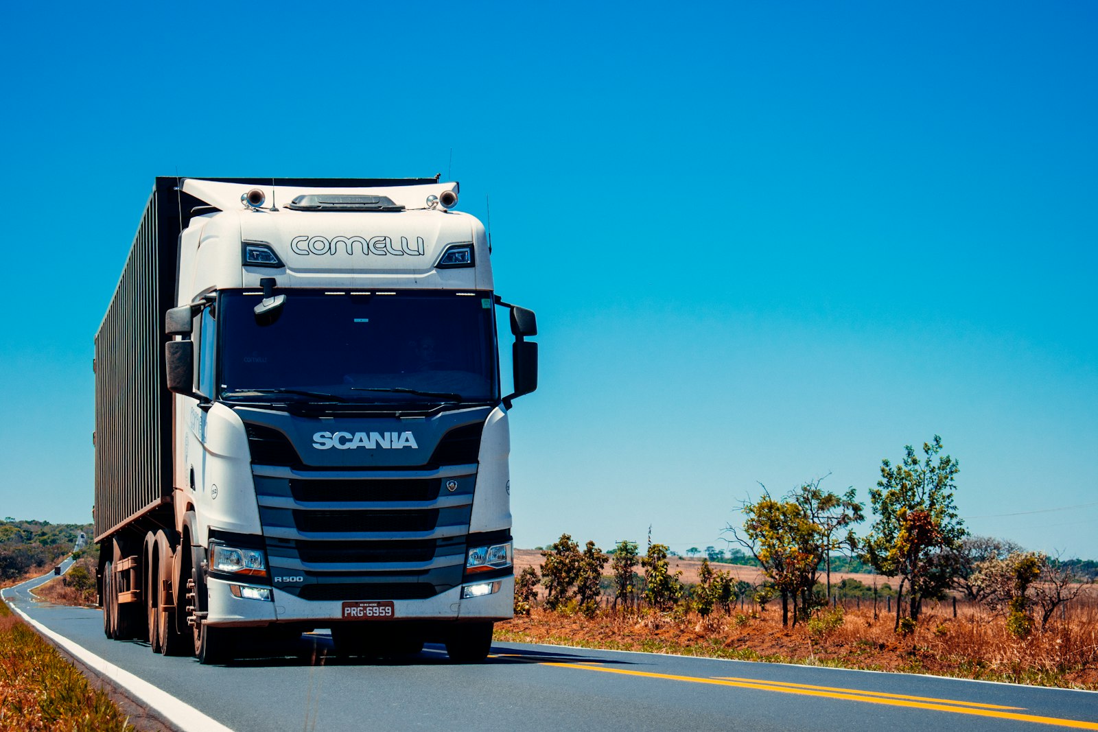 Camion de transport sur route
